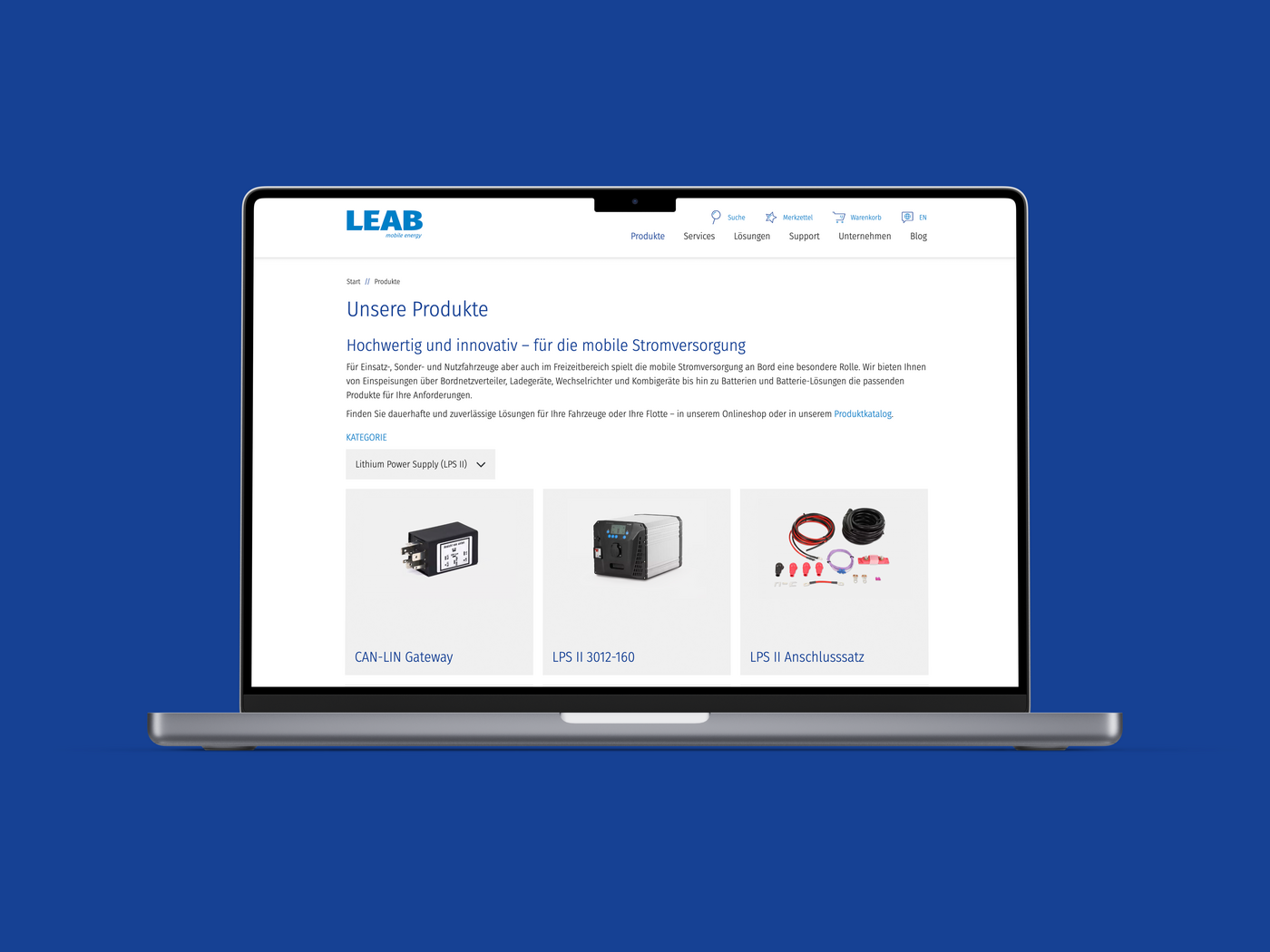 Ein Laptopbildschirm vor blauem Hintergrund, auf dem die neue Website des Unternehmens zu sehen ist.