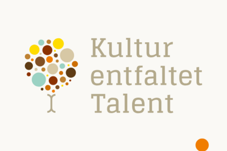 Das stilvolle Kultur entfaltet Talent-Logo auf hellem Hintergrund.