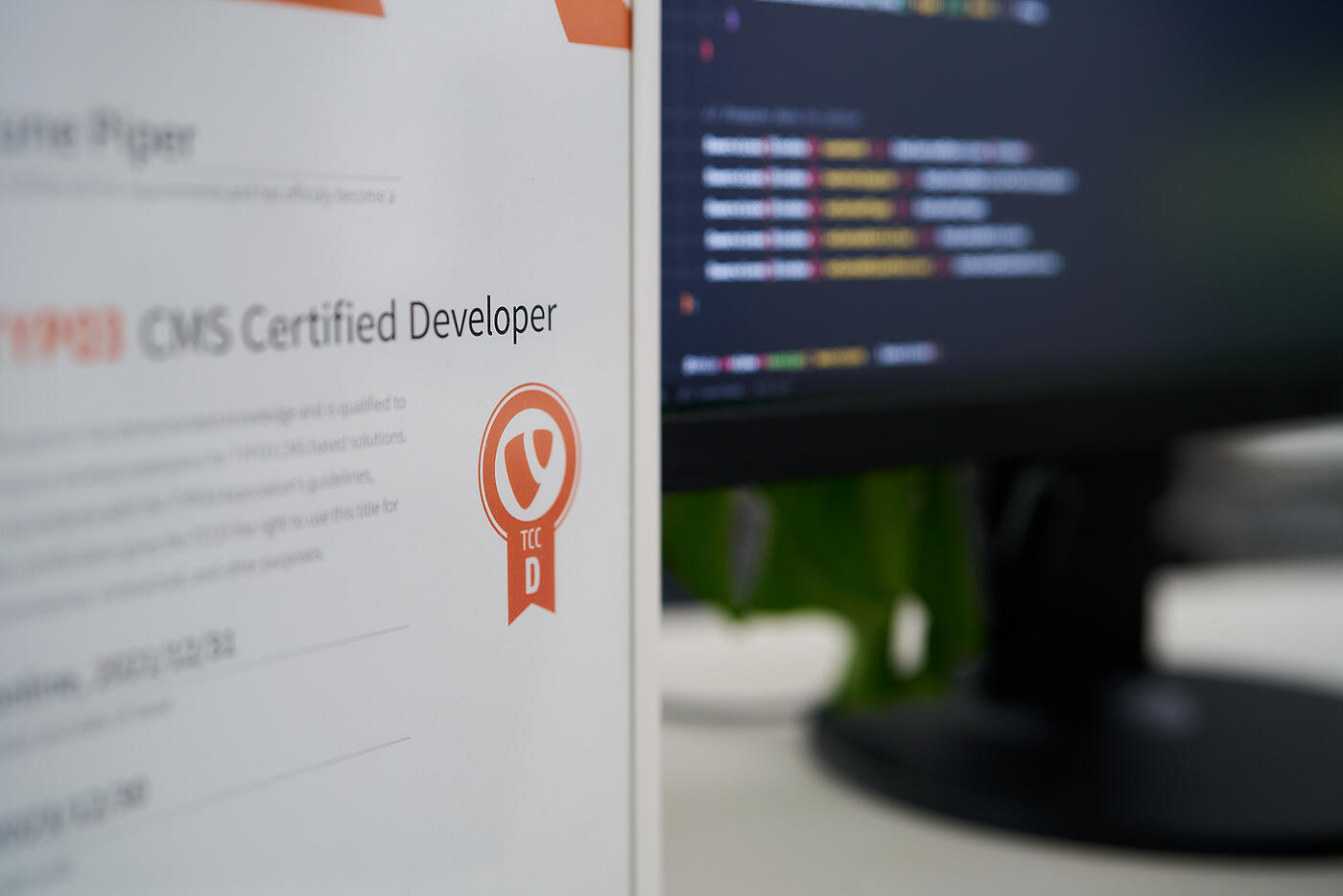 Nahaufnahme des TYPO3 Zertifikates mit dem Fokus auf der Bezeichnung TCCD für TYPO3 CMS Certified Developer.