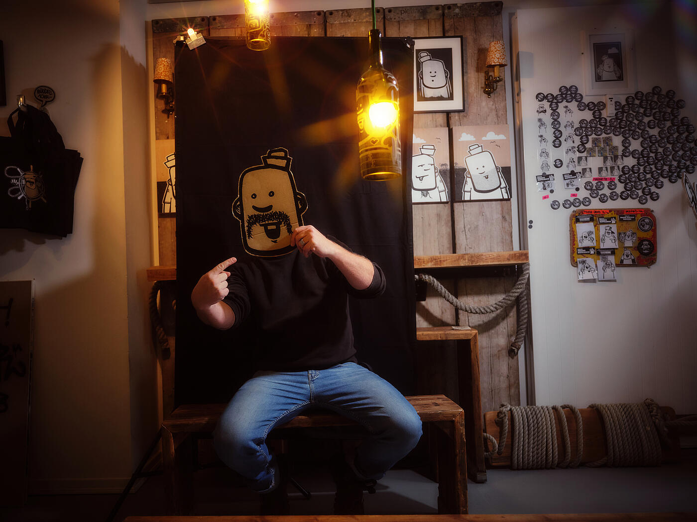 Hamburger Künstler Rebelzer mit Freak-Maske