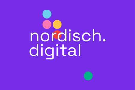 Das Banner von nordisch.digital auf violettem Hintergrund.