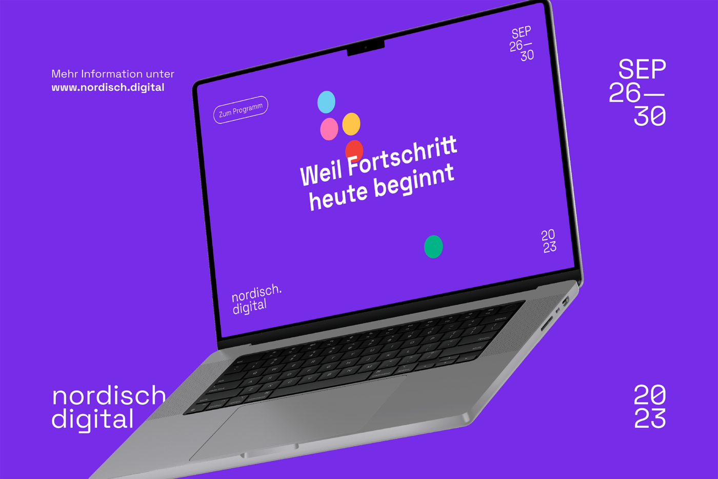 Auf violettem Hintergrund schwebt ein geöffnetes Macbook Pro schräg in der Luft. Auf dem Bildschirm steht: Weil Fortschritt heute beginnt. 