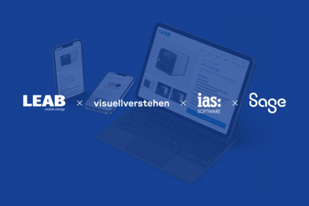 Das Team von visuellverstehen trifft sich im Besprechungsraum 2 – mit Ausblick auf die Flensburger Förde.