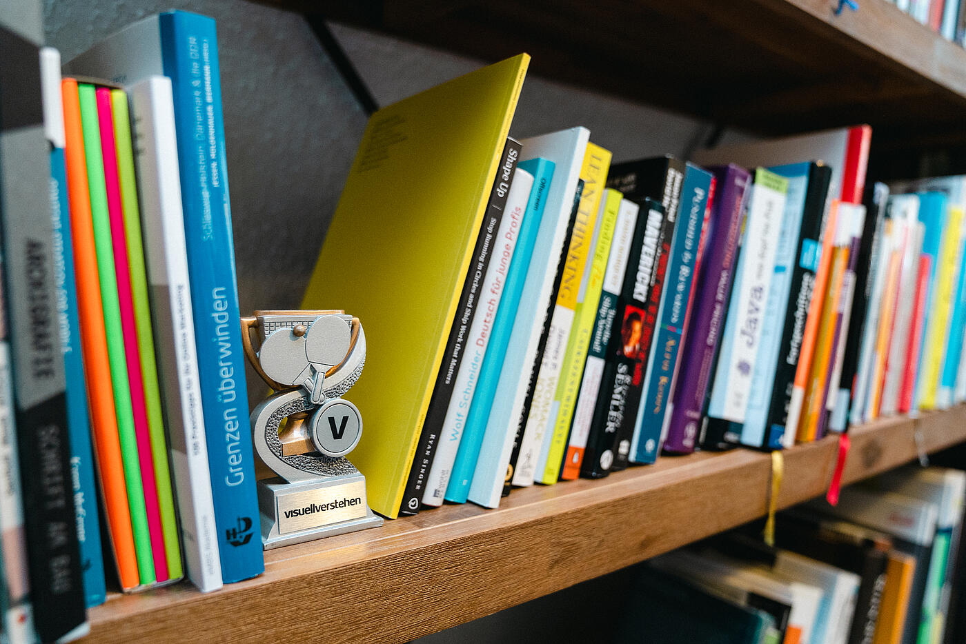 Ein Ausschnitt der agentureigenen Fachbuchbibliothek.