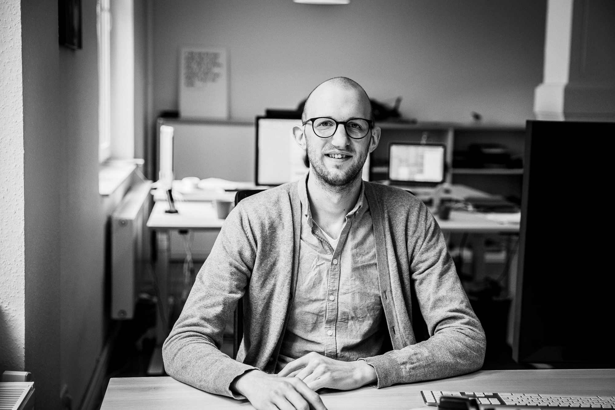 Porträtaufnahme eines Mitarbeiters von visuellverstehen.